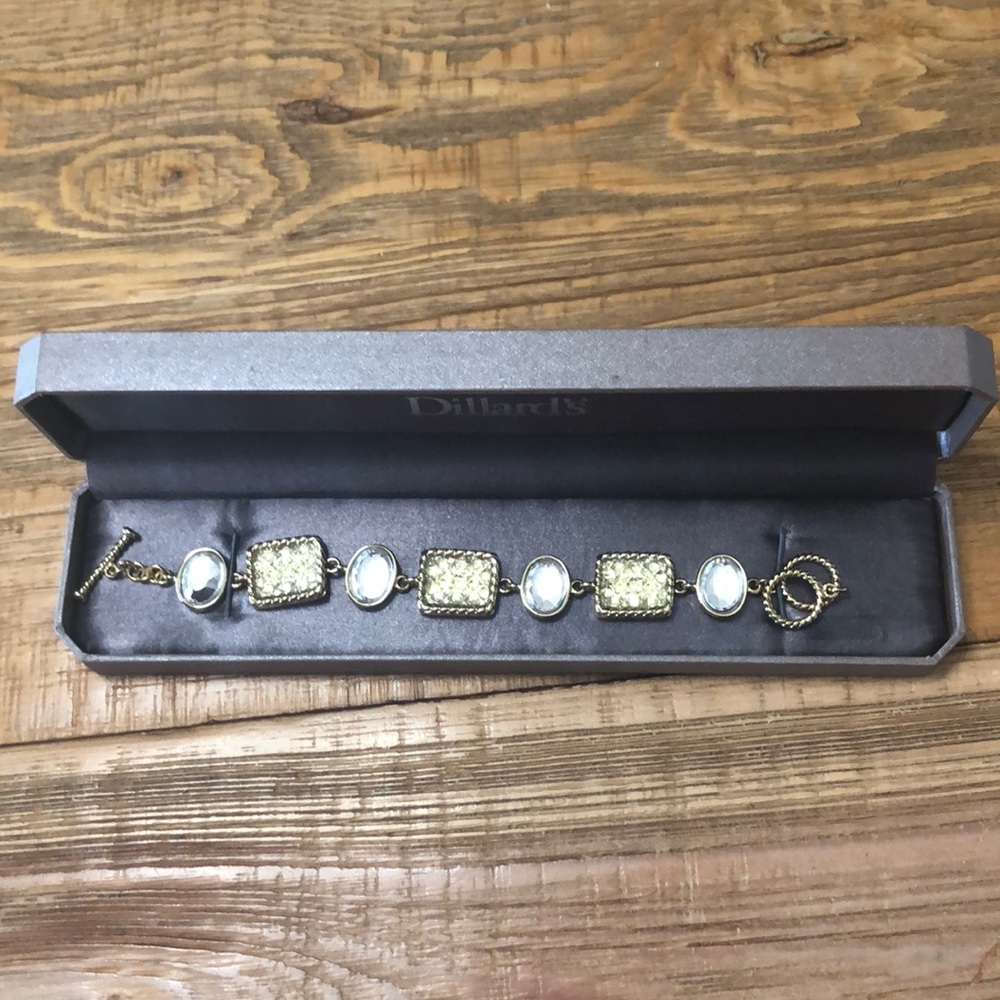 Elegant Gold and Silver Bracelet